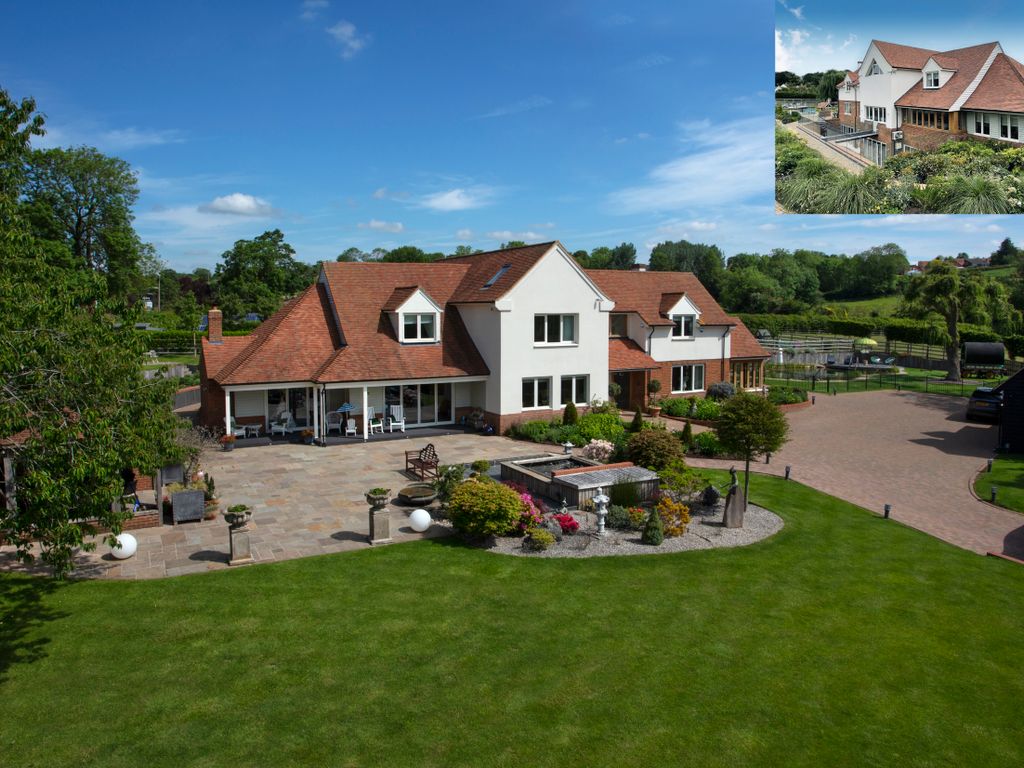 5 bed detached house for sale in Frogmore Lane, Long Crendon, Bucks