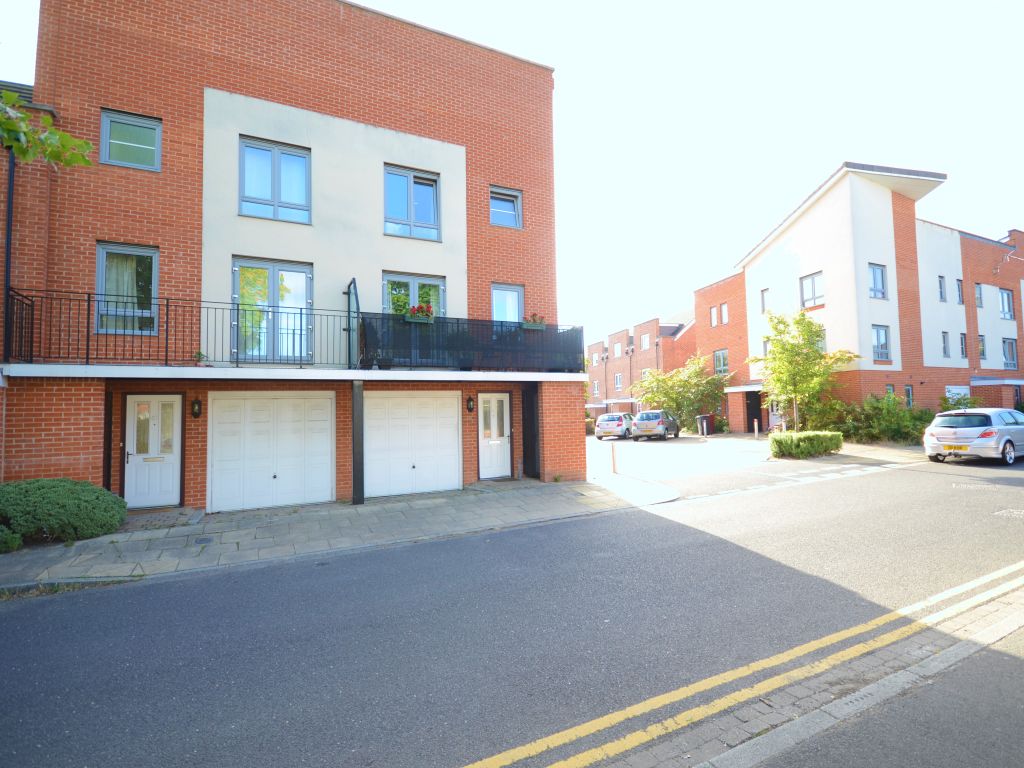 4 bed end terrace house to rent in Battle Square, Reading RG30, £2,200 pcm Zoopla