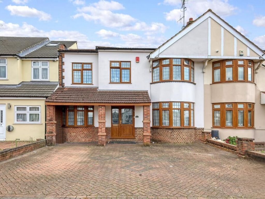4 bed terraced house for sale in Clayhall Avenue, Ilford IG5, £800,000