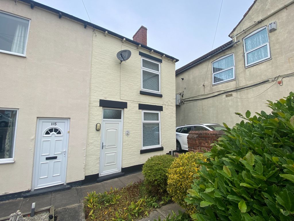 2 bed end terrace house for sale in Oversetts Road, Newhall