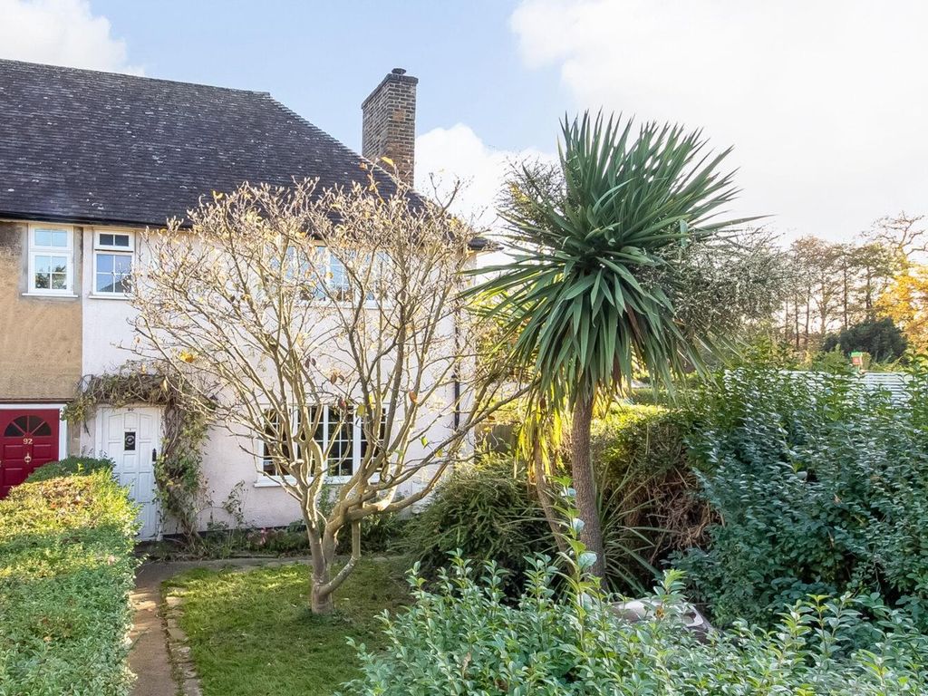 3 bed property for sale in Casino Avenue, Herne Hill, London SE24, £