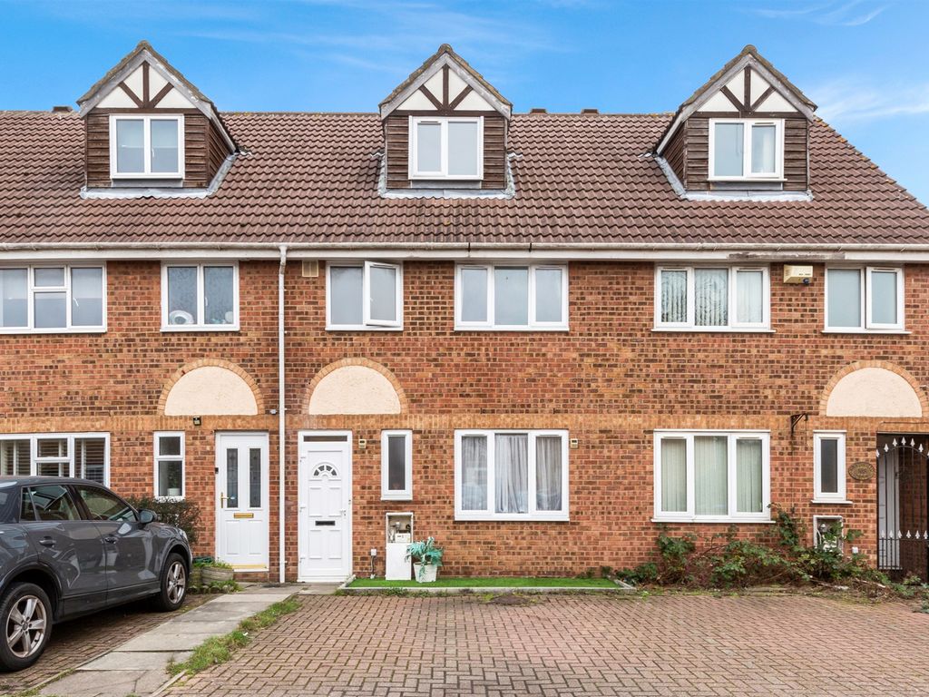 4 bed terraced house for sale in Heathfield Drive, Mitcham CR4 Zoopla