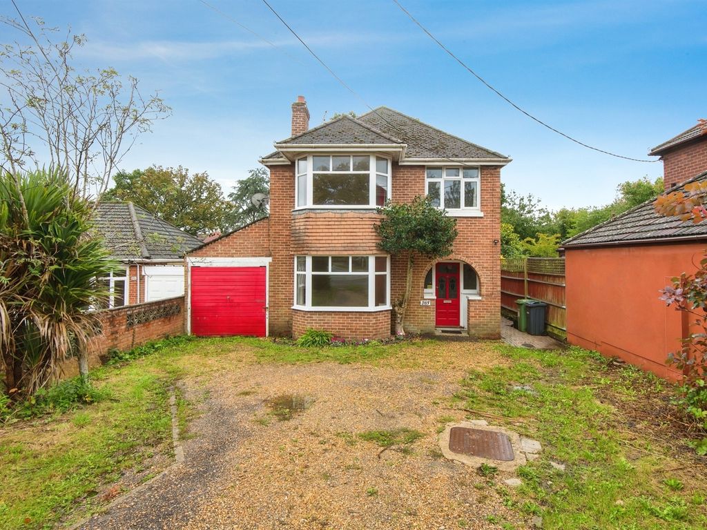 3 bed detached house for sale in Leigh Road, Chandler's Ford, Eastleigh