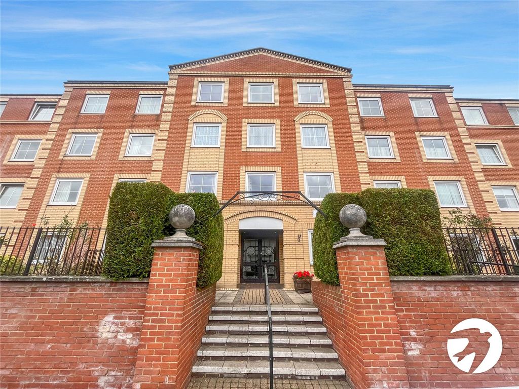 1 bed flat for sale in Hengist Court, Marsham Street, Maidstone, Kent