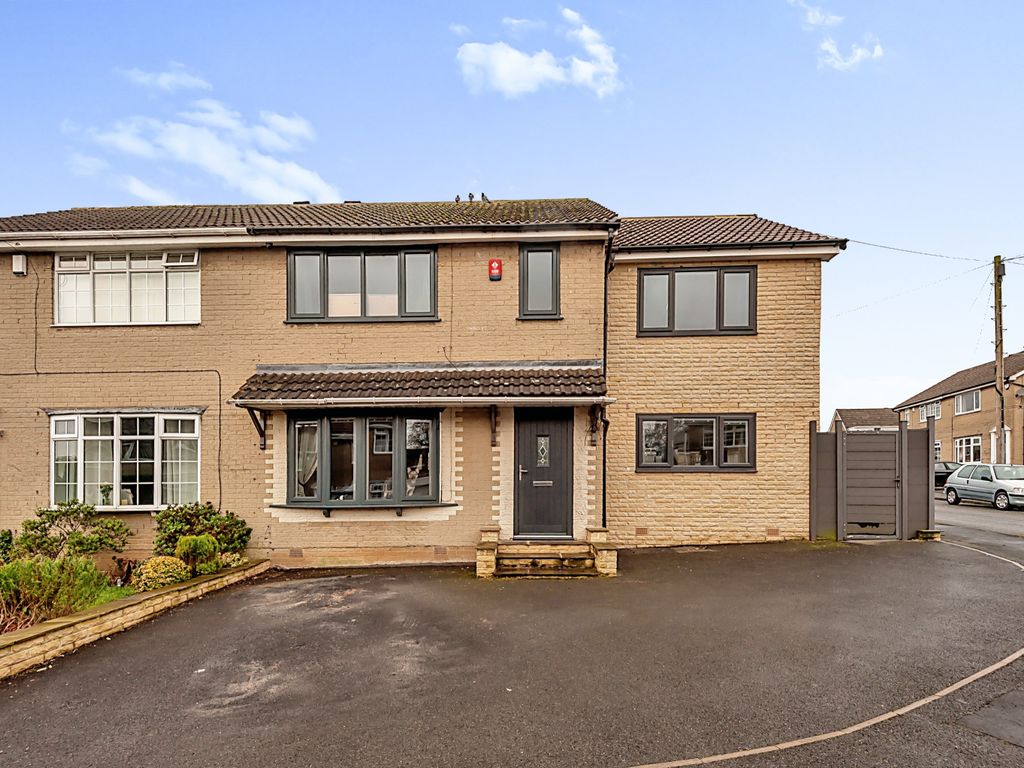 4 bed semidetached house for sale in Oakroyd Avenue, Wisbey BD6, £