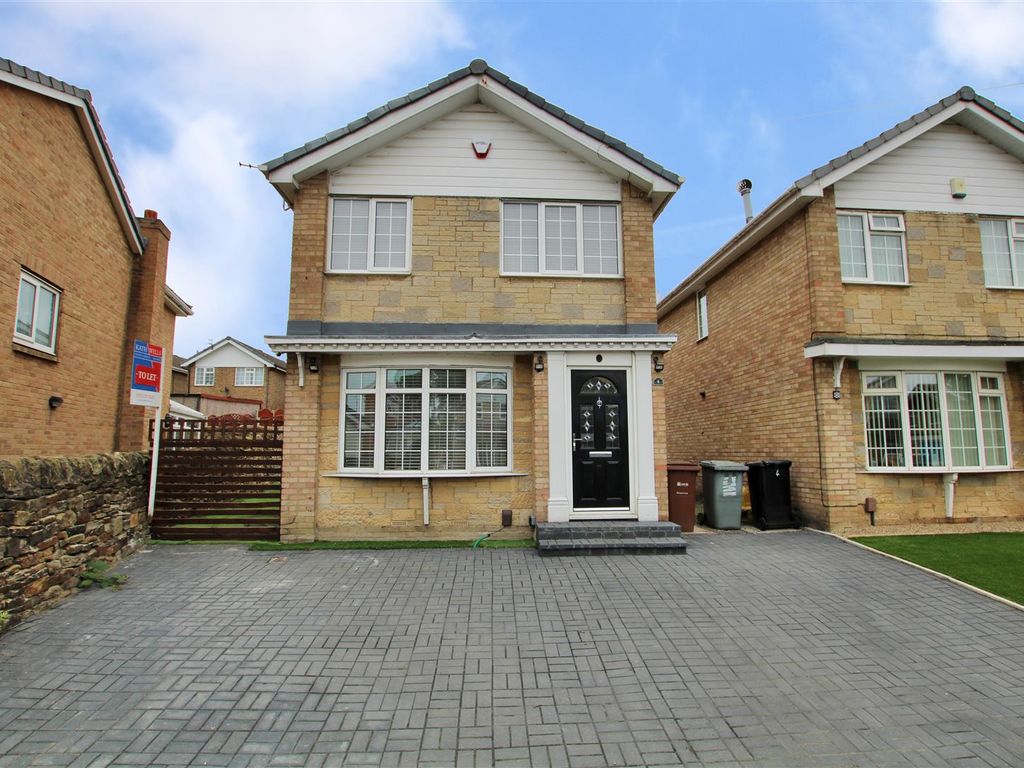 3 bed detached house to rent in Lawns Square, New Farnley, Leeds LS12