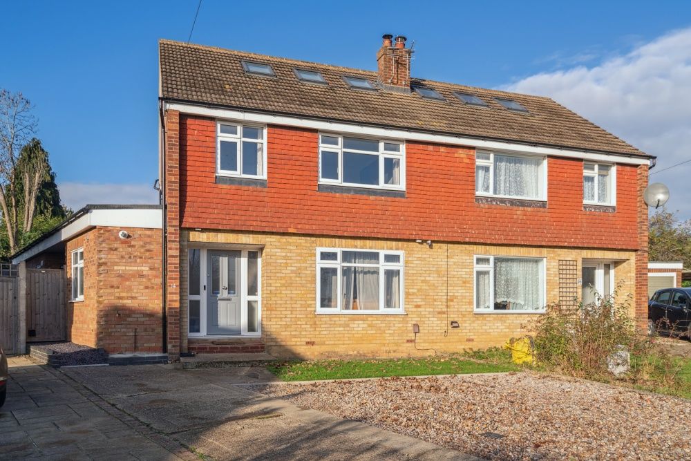 5 bed semidetached house for sale in Farm Close, Little Chalfont