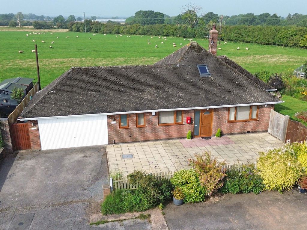 3 bed detached bungalow for sale in Maple Drive, Derrington ST18, £