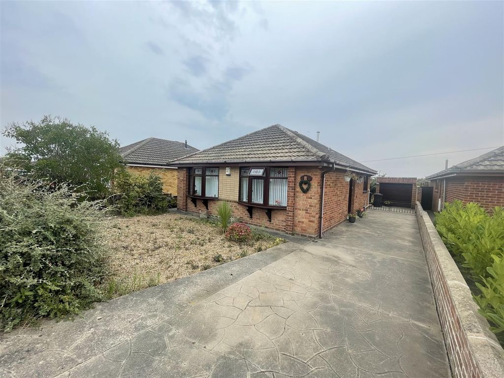 2 bed detached bungalow for sale in Hilltop Green, Lowestoft NR32 Zoopla