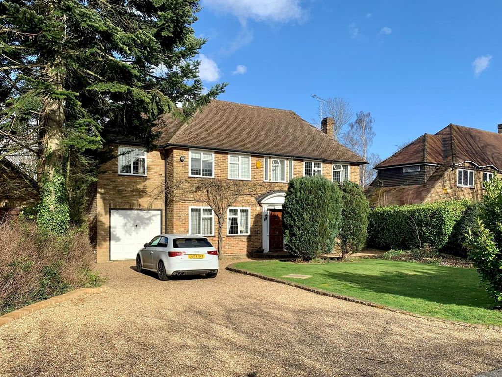 5 bed detached house for sale in Ellis Avenue, Chalfont Heights SL9