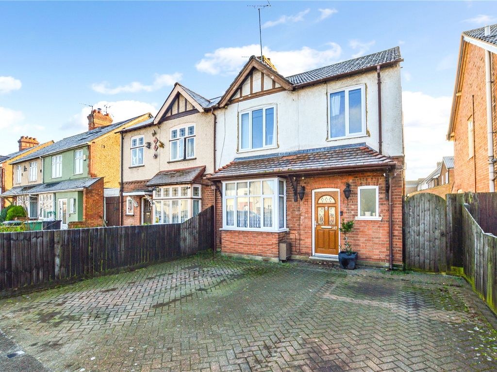 3 bed semidetached house for sale in Luton Road, Dunstable