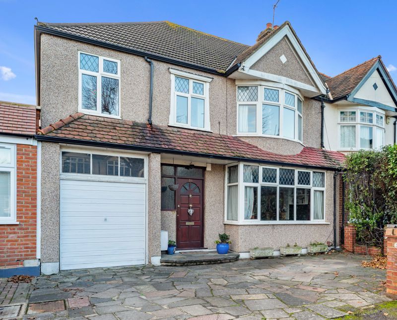 5 bed semidetached house for sale in Elm Way, Worcester Park KT4, £