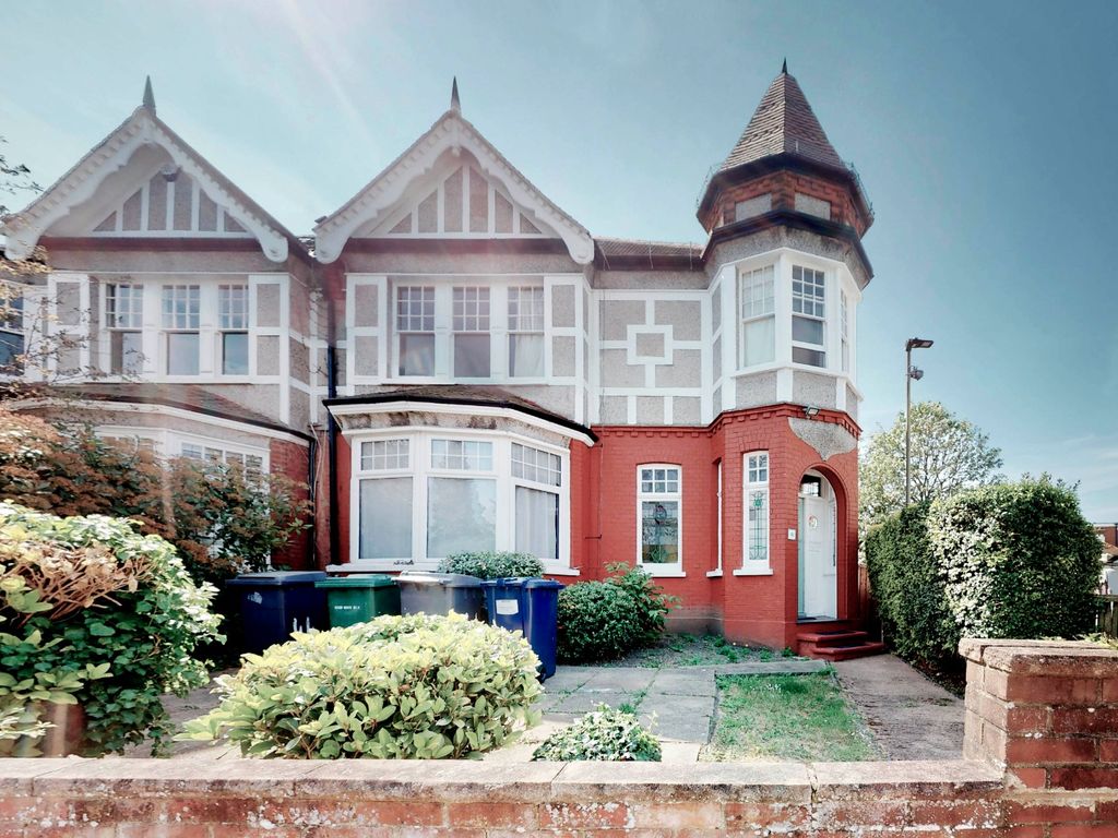 6 bed semidetached house for sale in Mountfield Road, Finchley, London