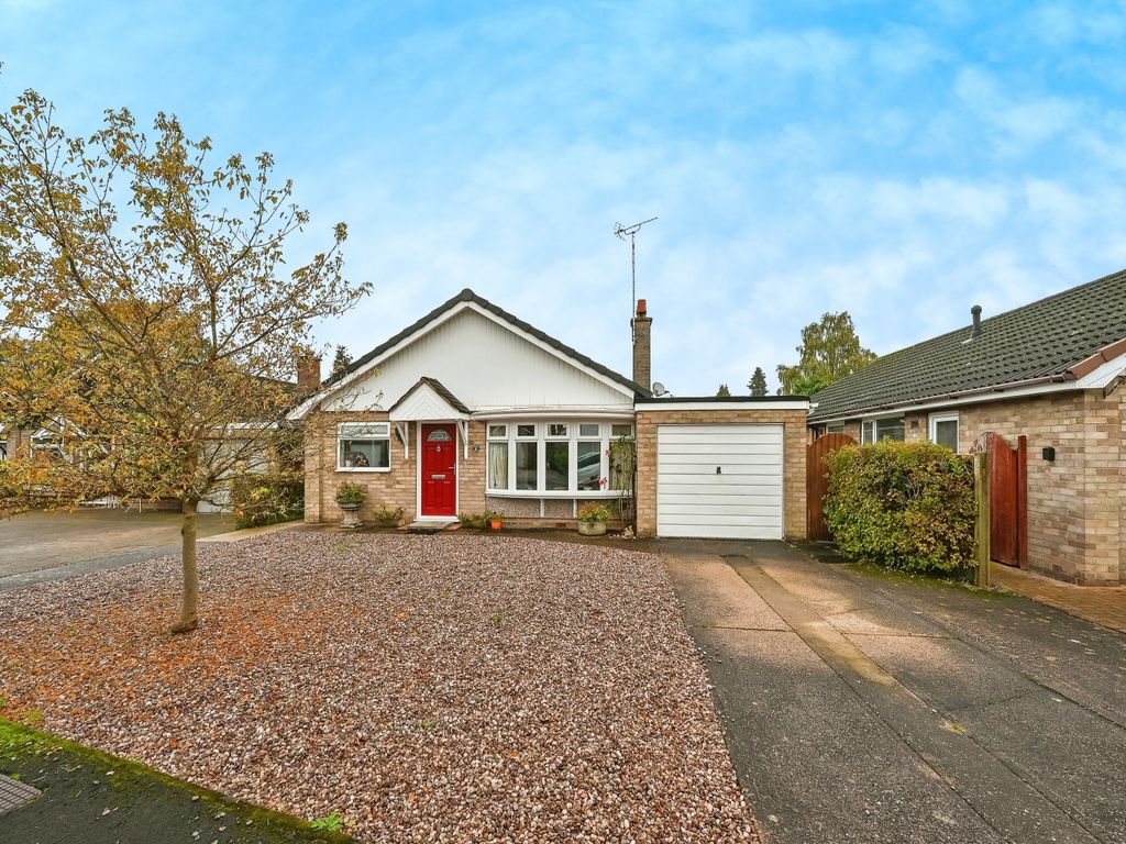3 bed detached bungalow for sale in Clevedon Avenue, Hillcroft Park, Stafford ST17, £330,000