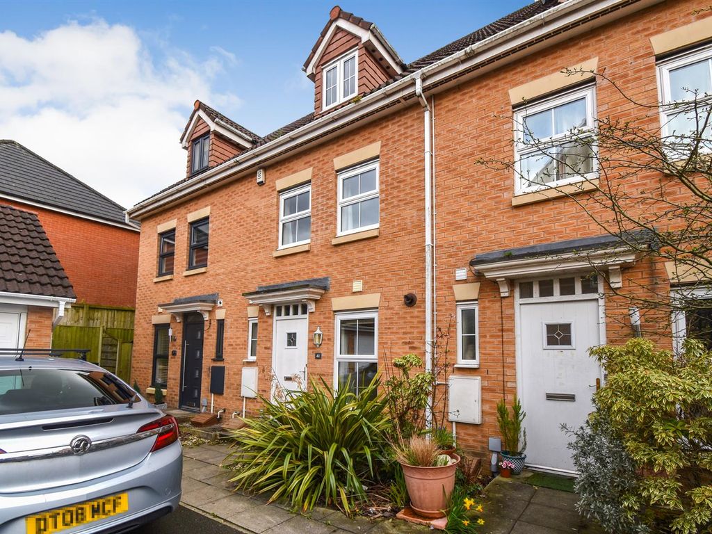 3 bed town house for sale in Brandforth Gardens, Westhoughton, Bolton