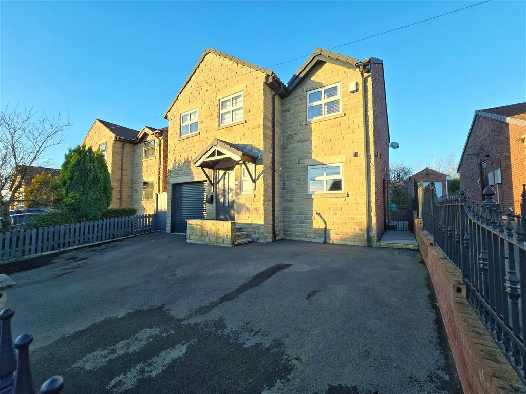 4 bed detached house for sale in Darton Lane, Mapplewell, Barnsley S75