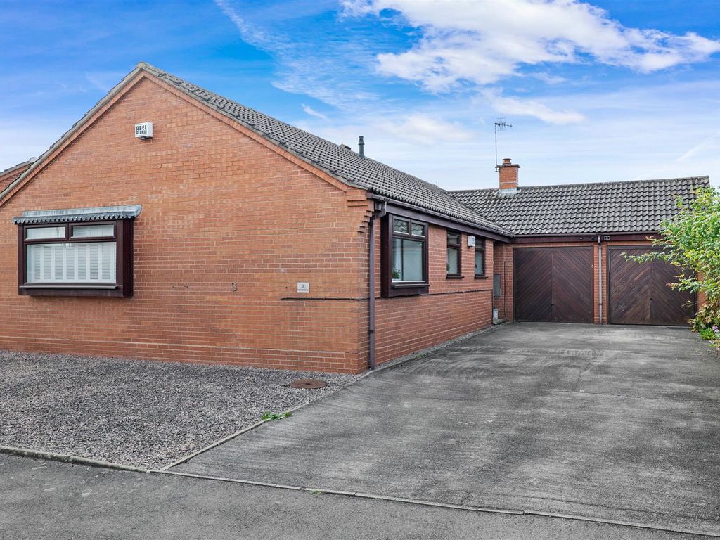 4 bed detached bungalow for sale in Kestrel Drive, Broomhall, Worcester