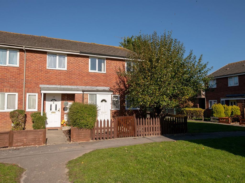 6 bed end terrace house to rent in Millfield Close, Chichester PO19, £