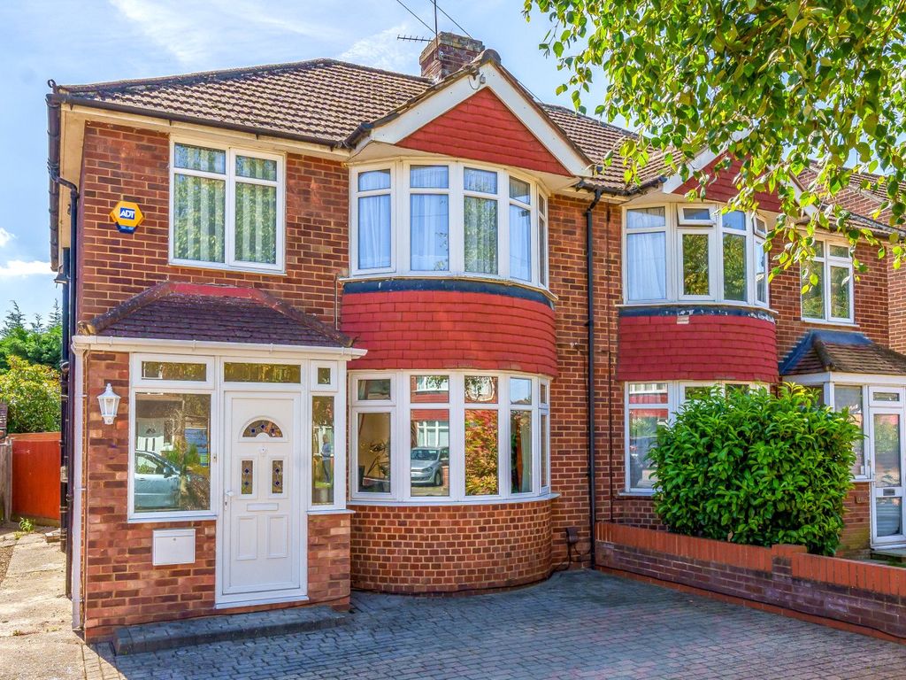 3 bed semidetached house for sale in Gaston Way, Shepperton TW17, £