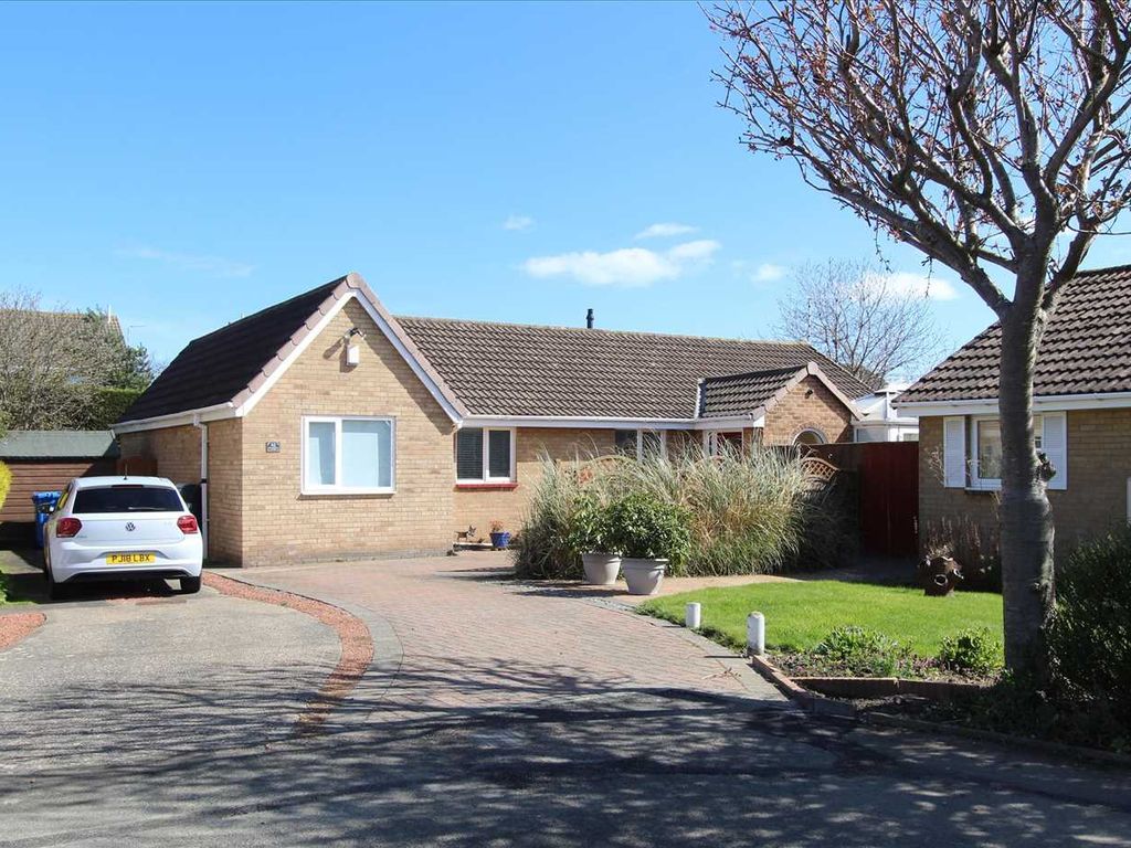 2 bed bungalow for sale in Dunkeld Close, Blyth NE24, £270,000 Zoopla
