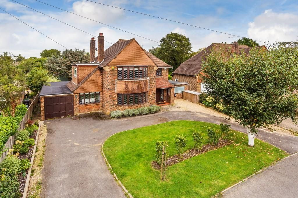 4 bed detached house for sale in Tudor Close, Great Bookham KT23, £