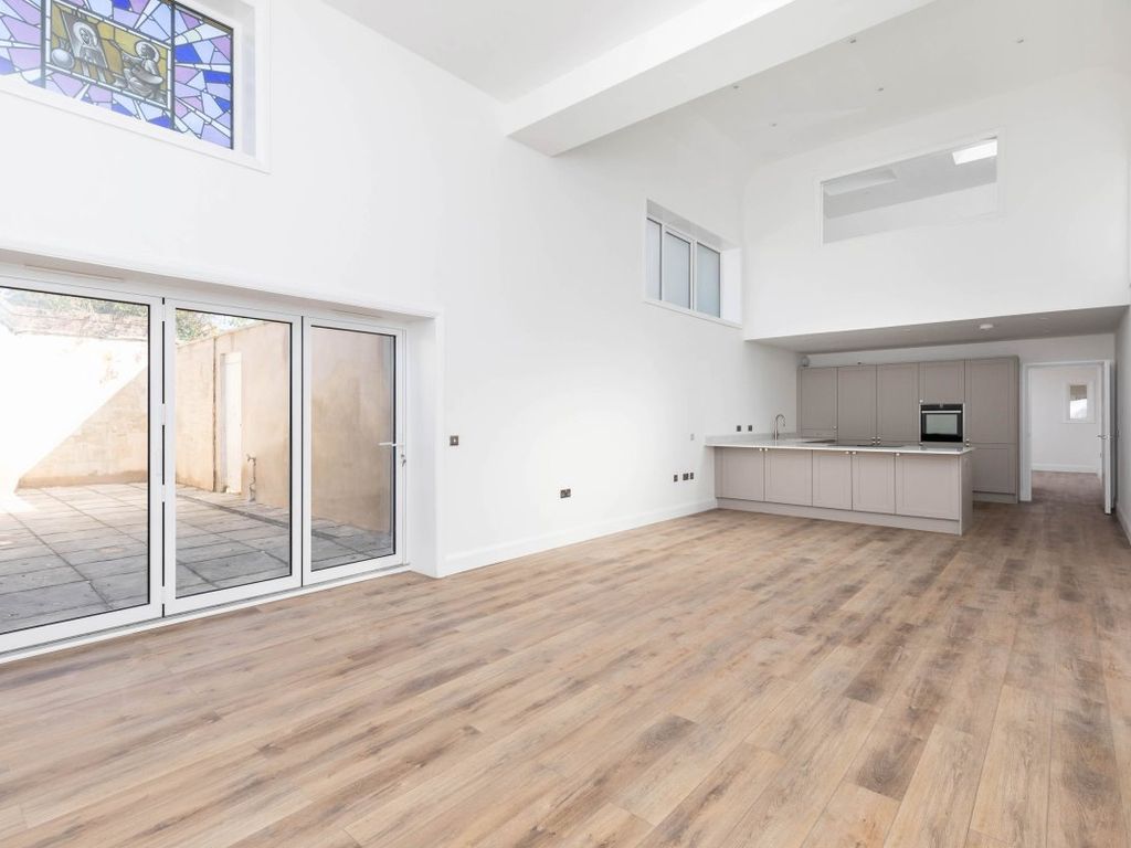 3 bed flat to rent in Cuckfield Road, Hurstpierpoint, Hassocks BN6, £