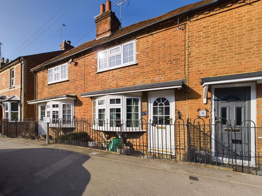 2 bed terraced house for sale in London Road, Twyford, Reading RG10