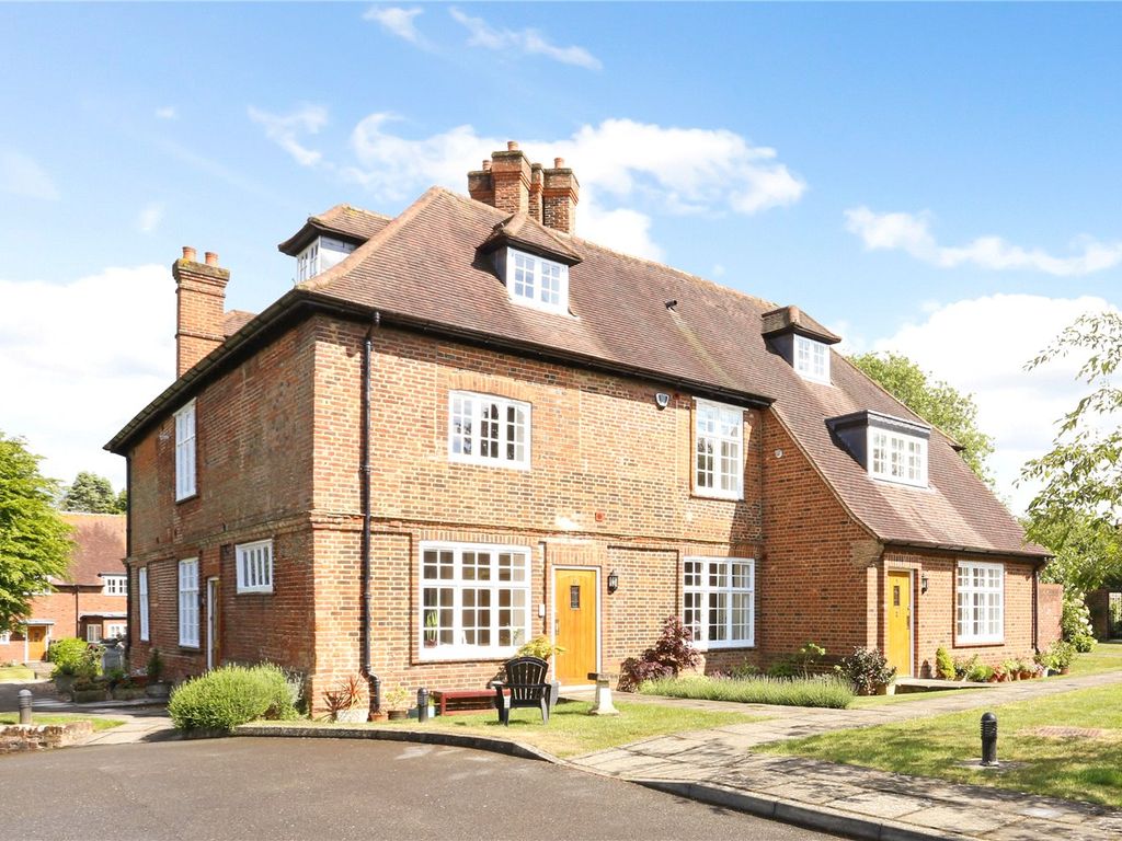 4 bed flat for sale in Digswell Lodge, Digswell Rise, Welwyn Garden