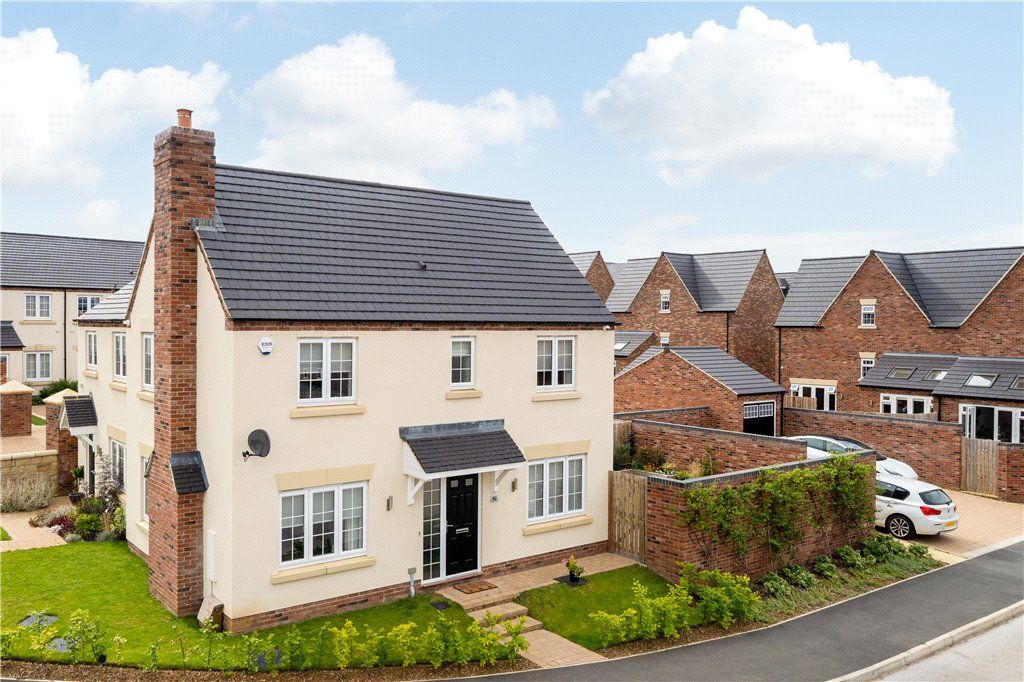 3 bed semidetached house for sale in Pentagon Way, Spofforth Park