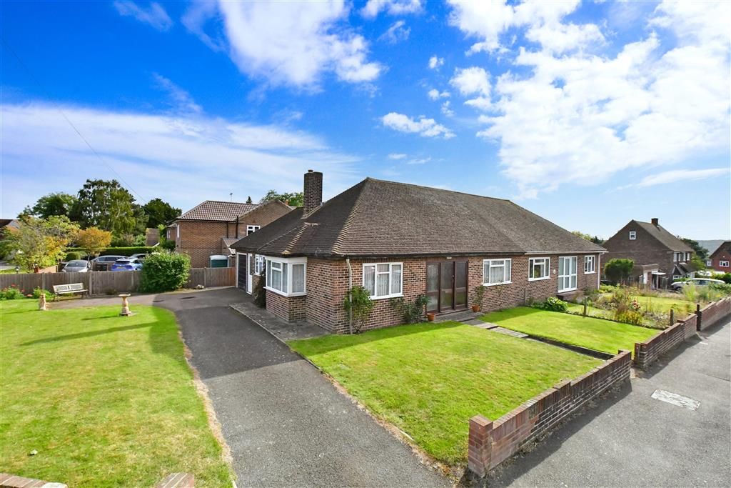 2 bed semidetached bungalow for sale in Lawrence Drive, Cobham, Kent