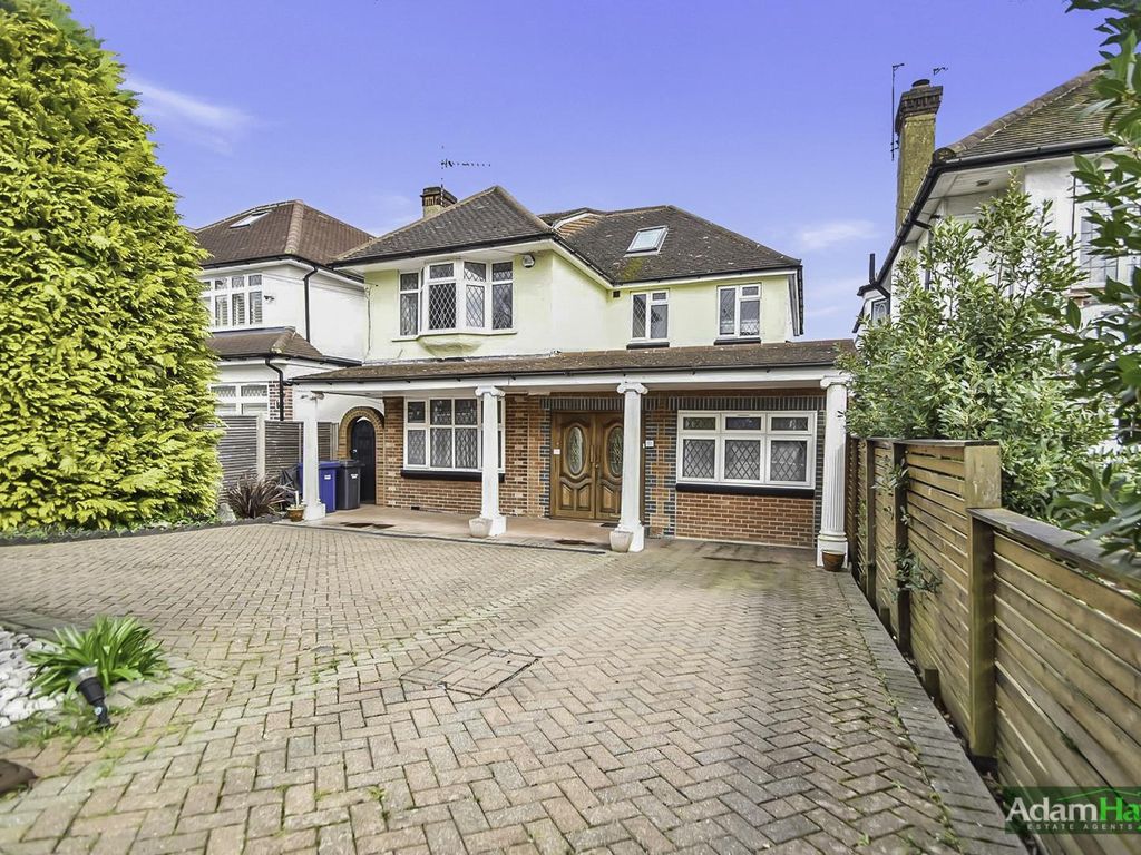 6 bed detached house to rent in Southway, Totteridge N20, £4,395 pcm