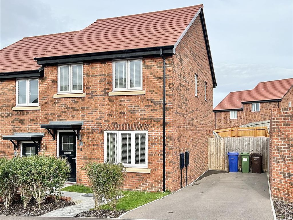 3 bed semidetached house for sale in Bluebell Crescent, Brockworth