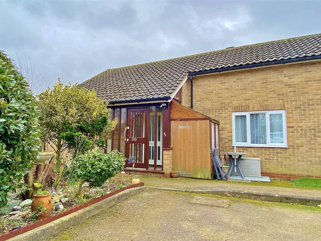 2 bed property for sale in Hawthorns, Edenside, Kirby Cross, FrintonOn