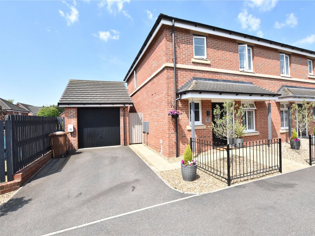 3 bed semidetached house for sale in Leicester Square, Crossgates