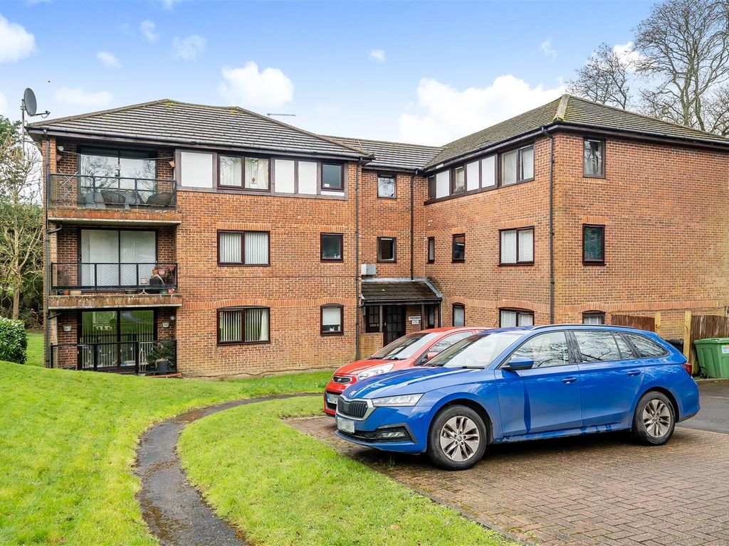 2 bed property for sale in Buller Close, Crowborough TN6, £225,000 Zoopla