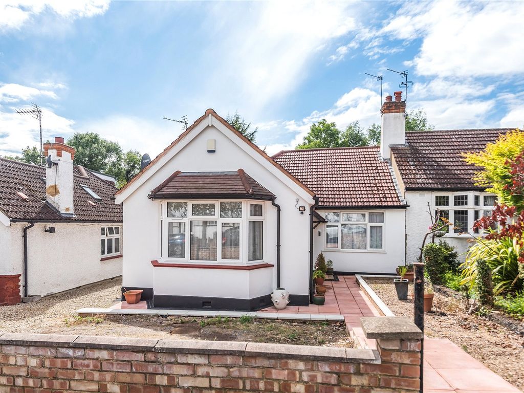 2 bed bungalow for sale in Fitzjohn Avenue, EN5, £795,000 Zoopla