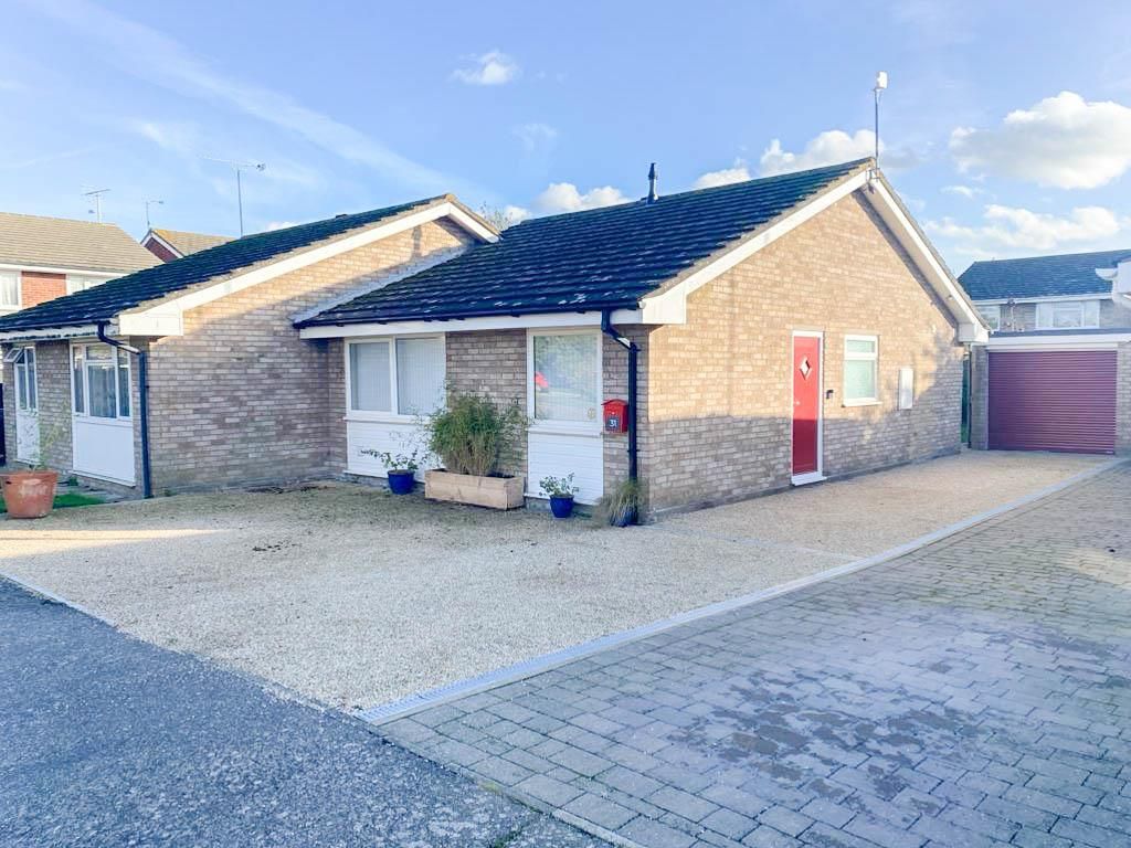 2 bed semidetached bungalow for sale in Glebe Way, BurnhamOnCrouch