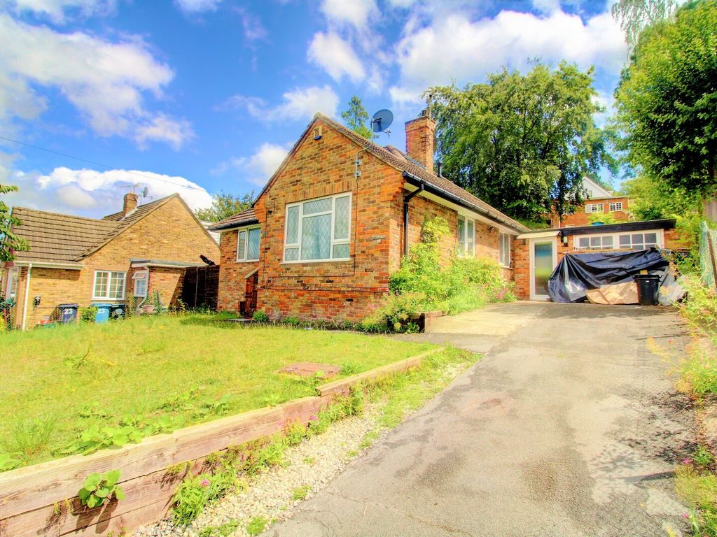 2 bed bungalow for sale in Sharrow Vale, High Buckinghamshire