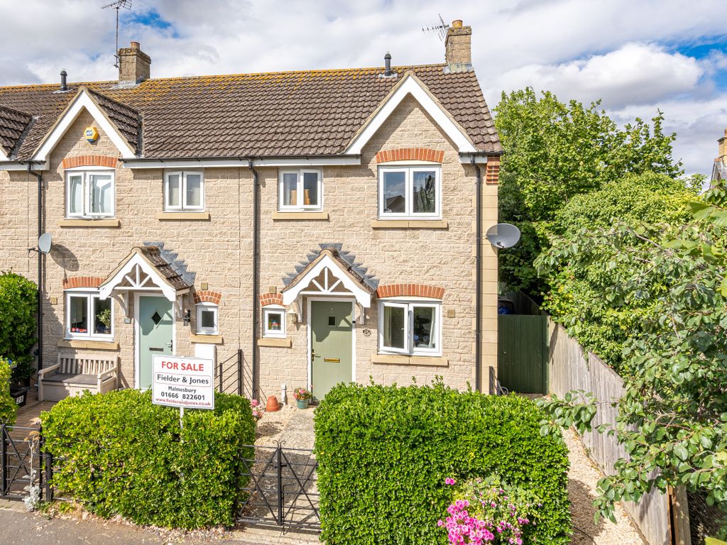 3 bed end terrace house for sale in Royal Field Close, Hullavington