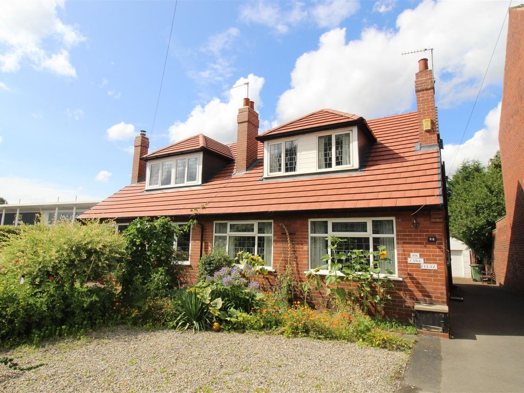 4 bed semidetached bungalow for sale in Horbury Road, Wakefield WF2, £