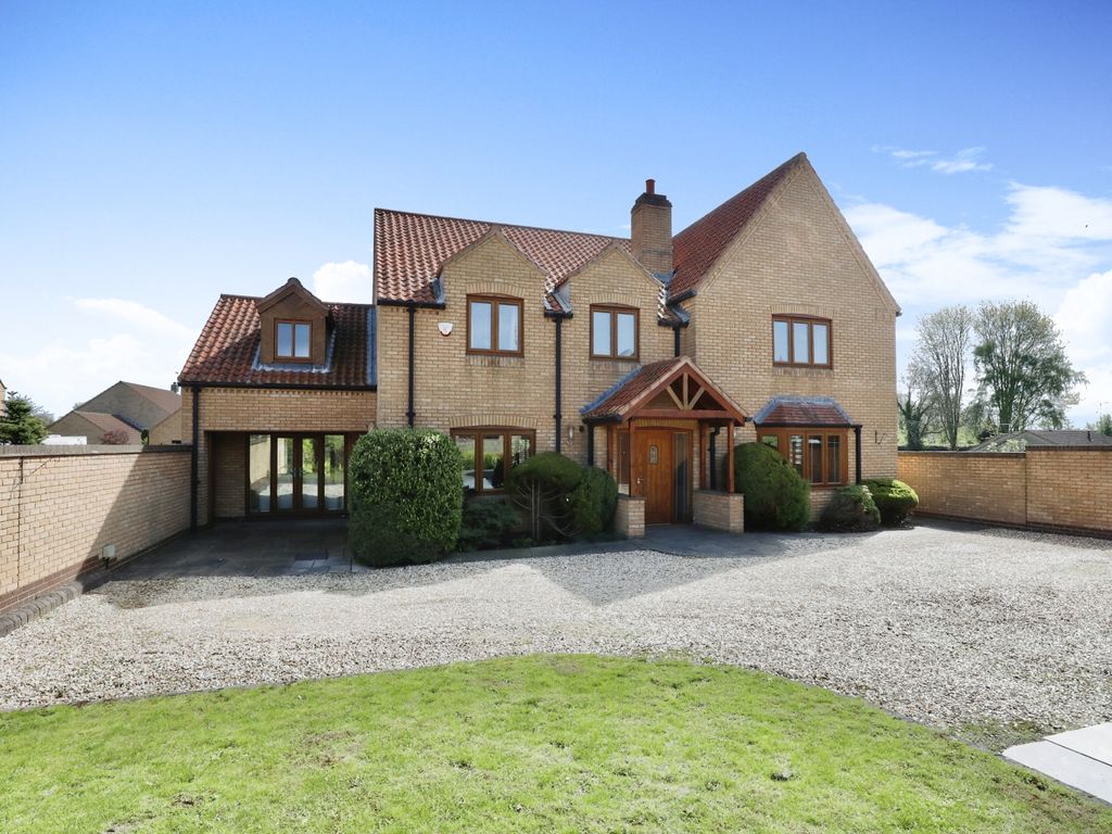 4 bed detached house for sale in Green Farm Court, CarltonInLindrick