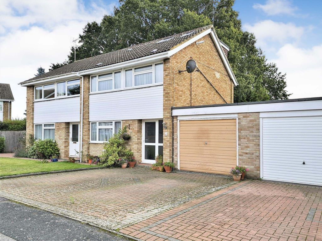 5 bed semidetached house for sale in Ashley Close, Earley, Reading RG6