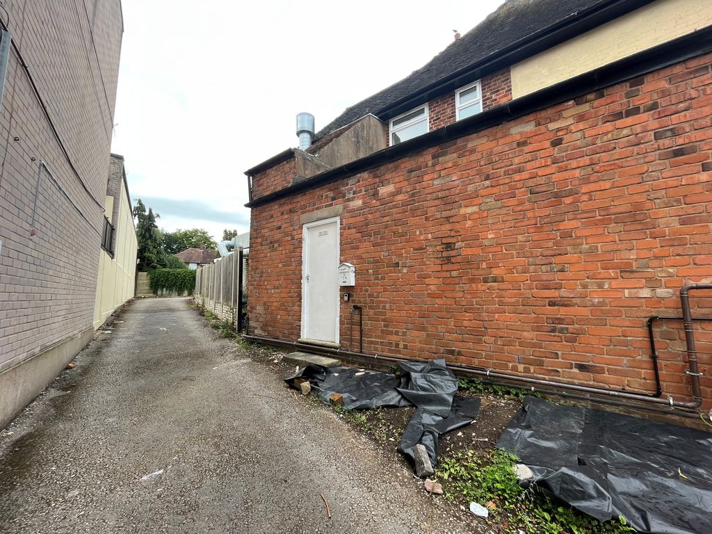 2 bed flat to rent in Weoley Castle Road, Selly Oak, Birmingham B29