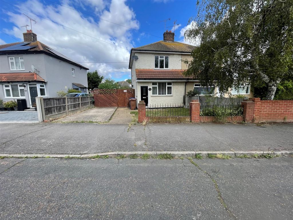 2 bed property to rent in Princess Avenue, East Tilbury, Tilbury RM18, £1,300 pcm Zoopla
