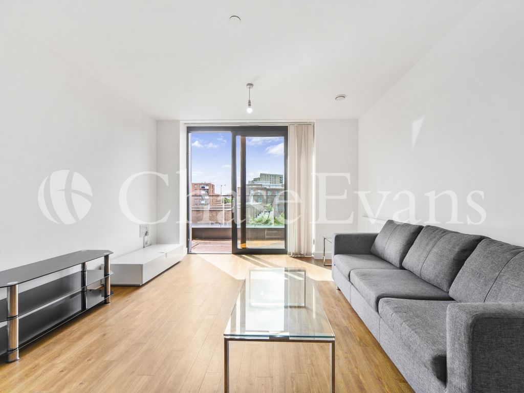 2 bed flat to rent in Connaught Heights, Waterside Park, London E16, £