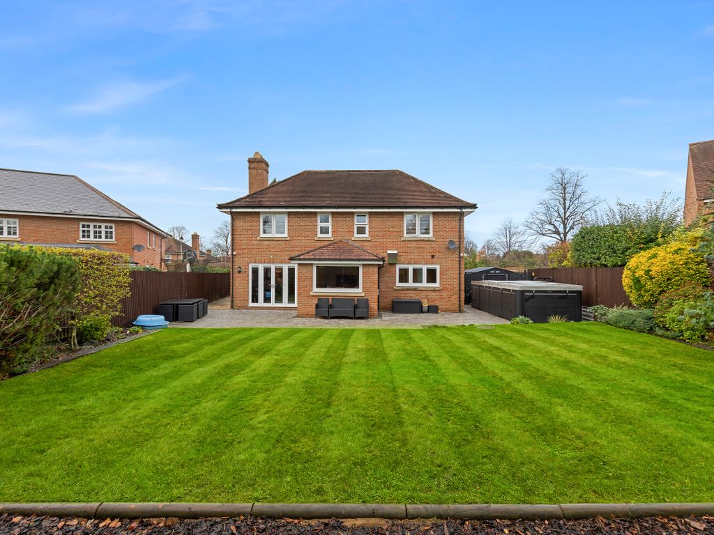 5 bed detached house for sale in Jennys Way, Coulsdon CR5 Zoopla