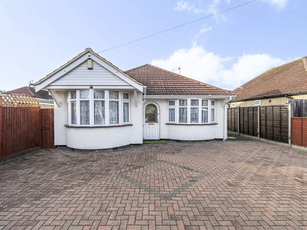 3 bed bungalow for sale in Birch Grove, Shepperton TW17 Zoopla