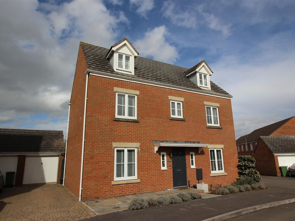5 bed detached house for sale in Bolts Croft, Pewsham, Chippenham SN15