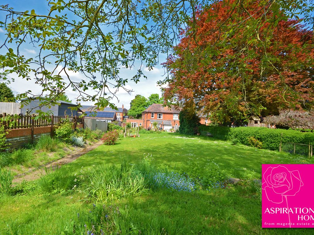 4 bed semidetached house for sale in Wellington Road, Raunds