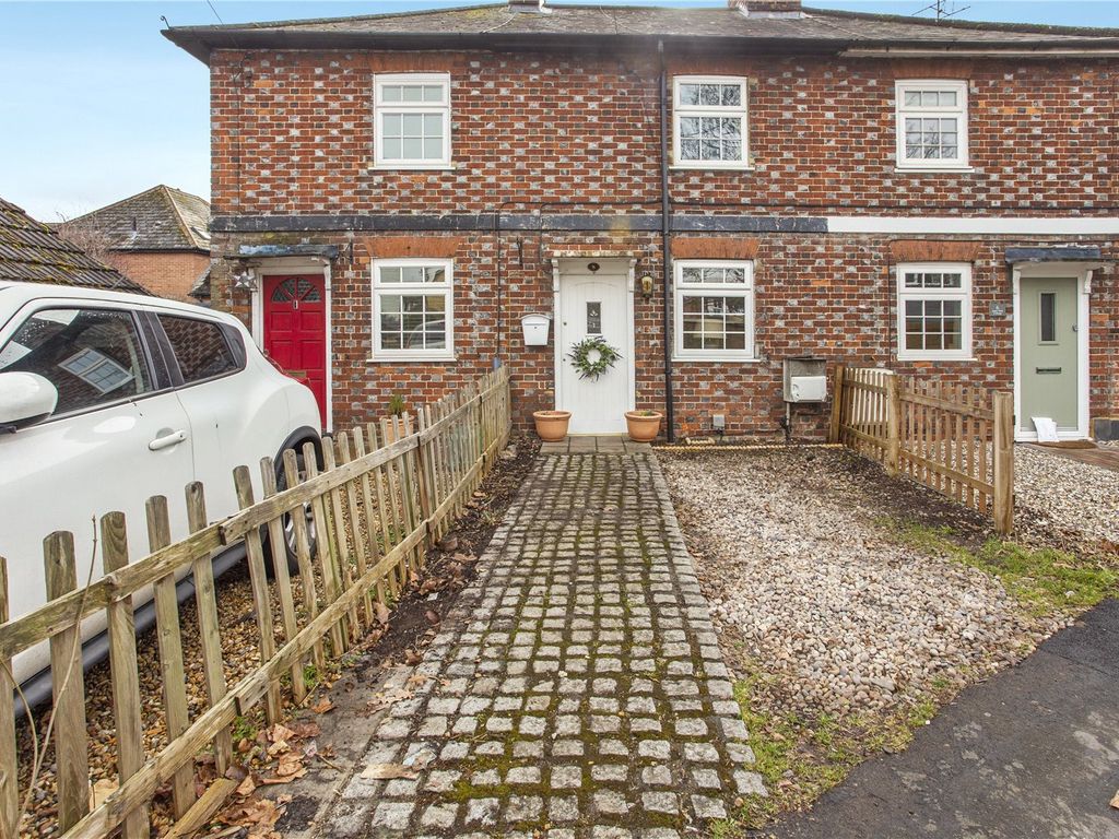1 bed terraced house for sale in Road, Marlow, Buckinghamshire